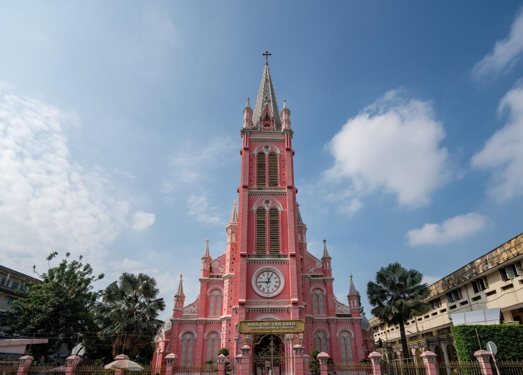 Holiday Inn & Suites Saigon Airport By Ihg Ho Chi Minh-staden Exteriör bild