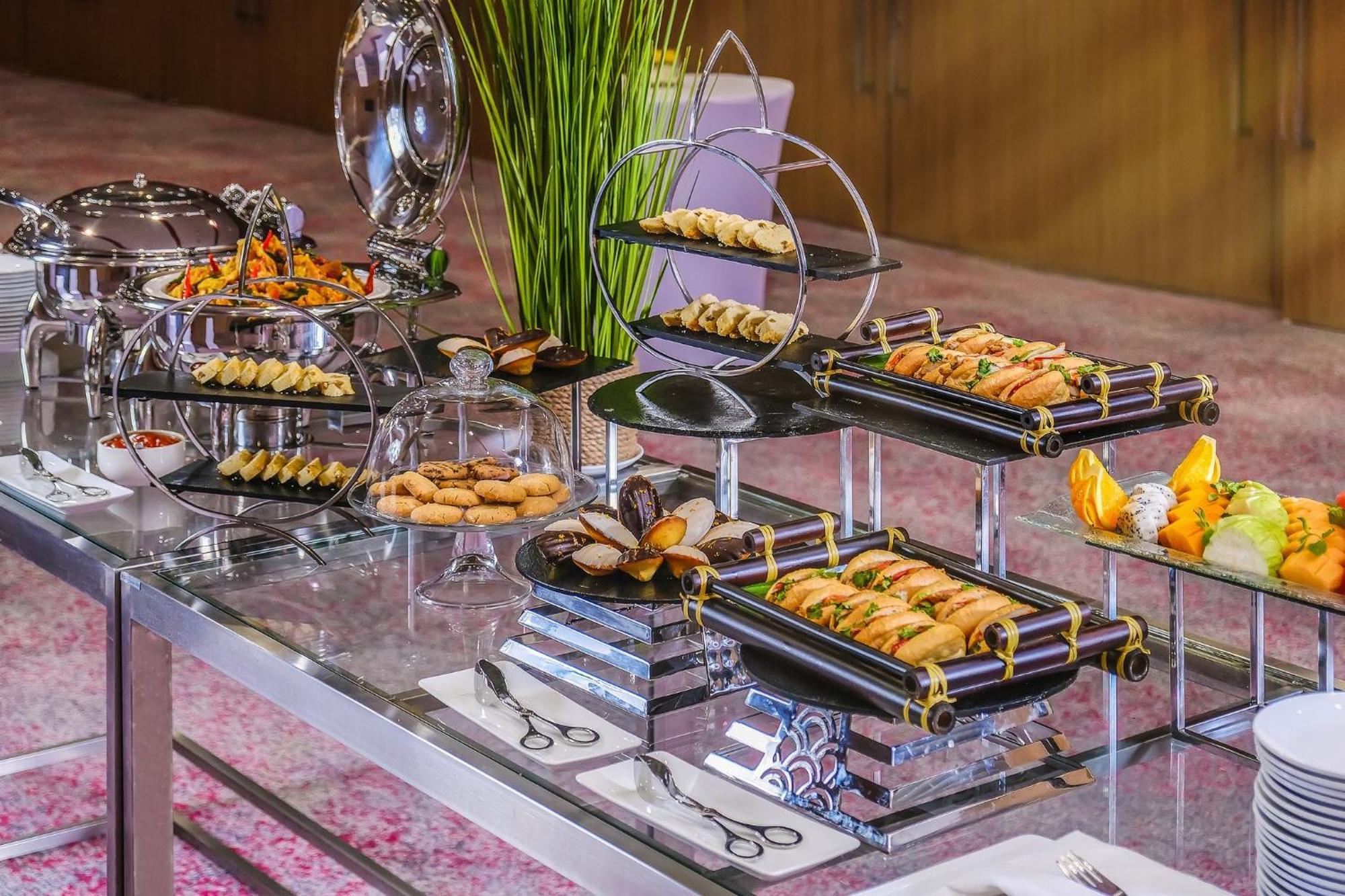 Holiday Inn & Suites Saigon Airport By Ihg Ho Chi Minh-staden Exteriör bild
