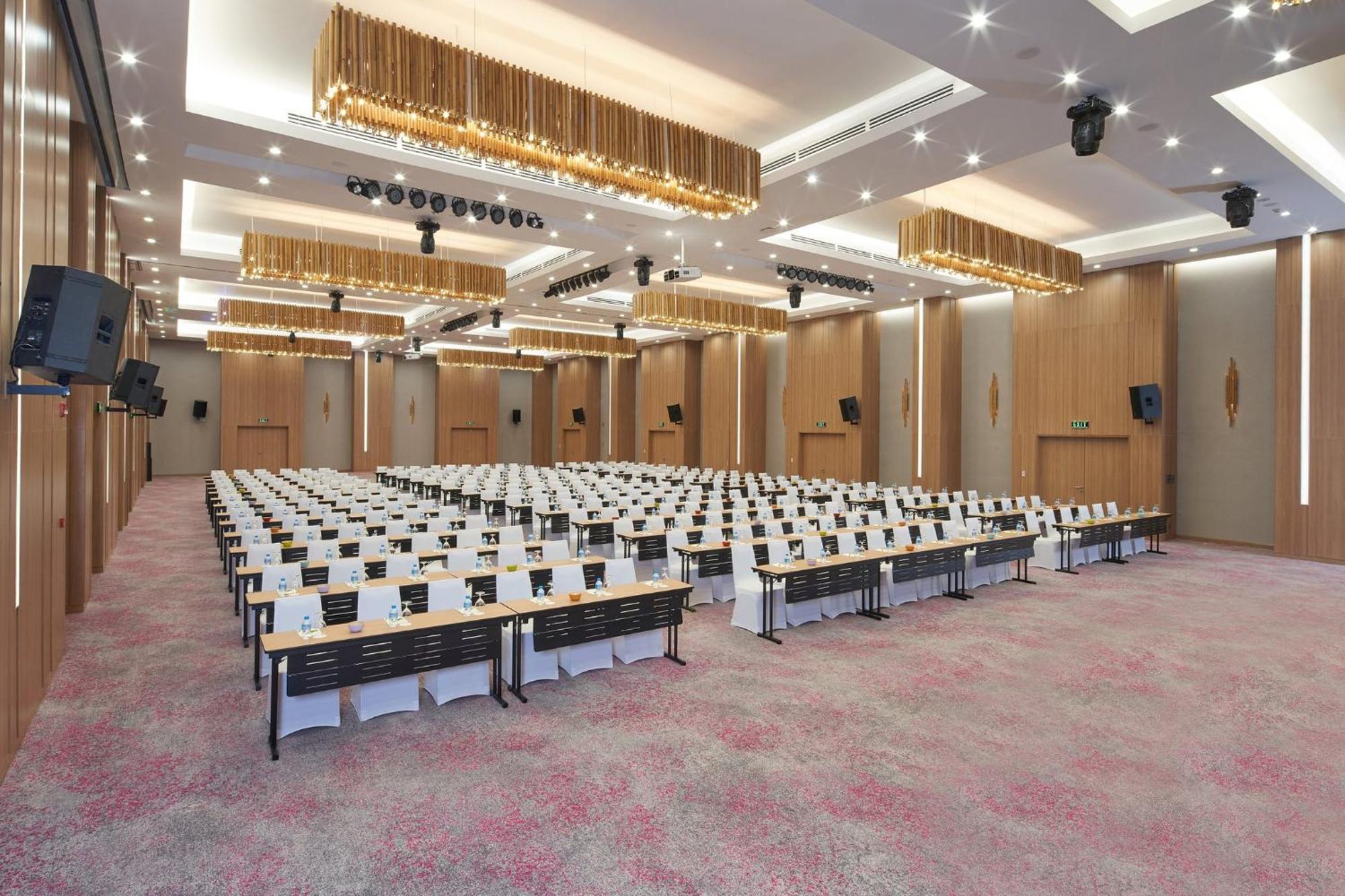Holiday Inn & Suites Saigon Airport By Ihg Ho Chi Minh-staden Exteriör bild