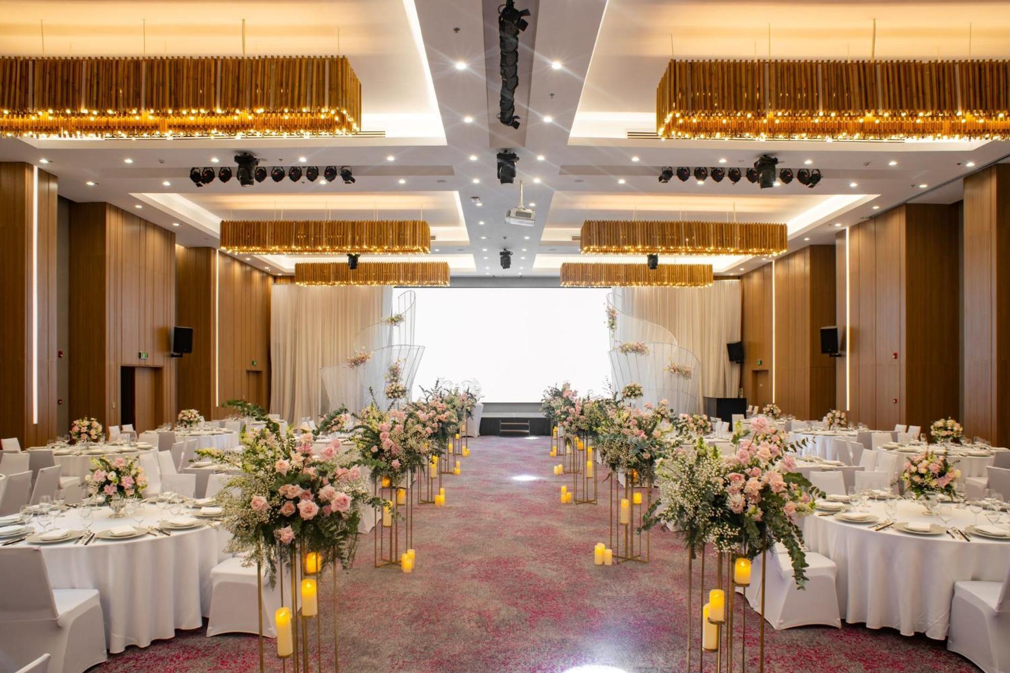 Holiday Inn & Suites Saigon Airport By Ihg Ho Chi Minh-staden Exteriör bild