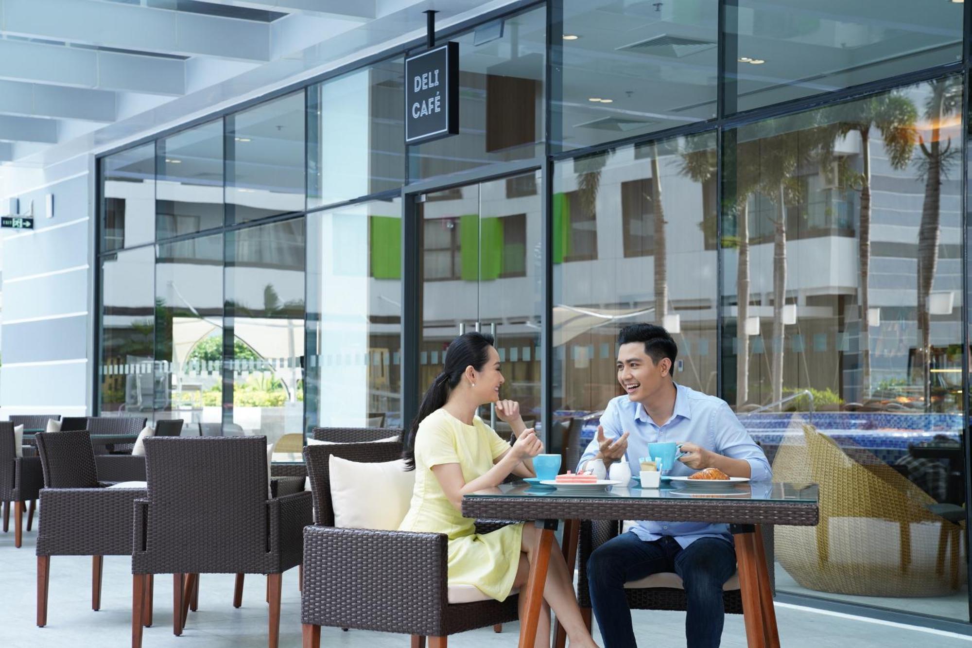 Holiday Inn & Suites Saigon Airport By Ihg Ho Chi Minh-staden Exteriör bild
