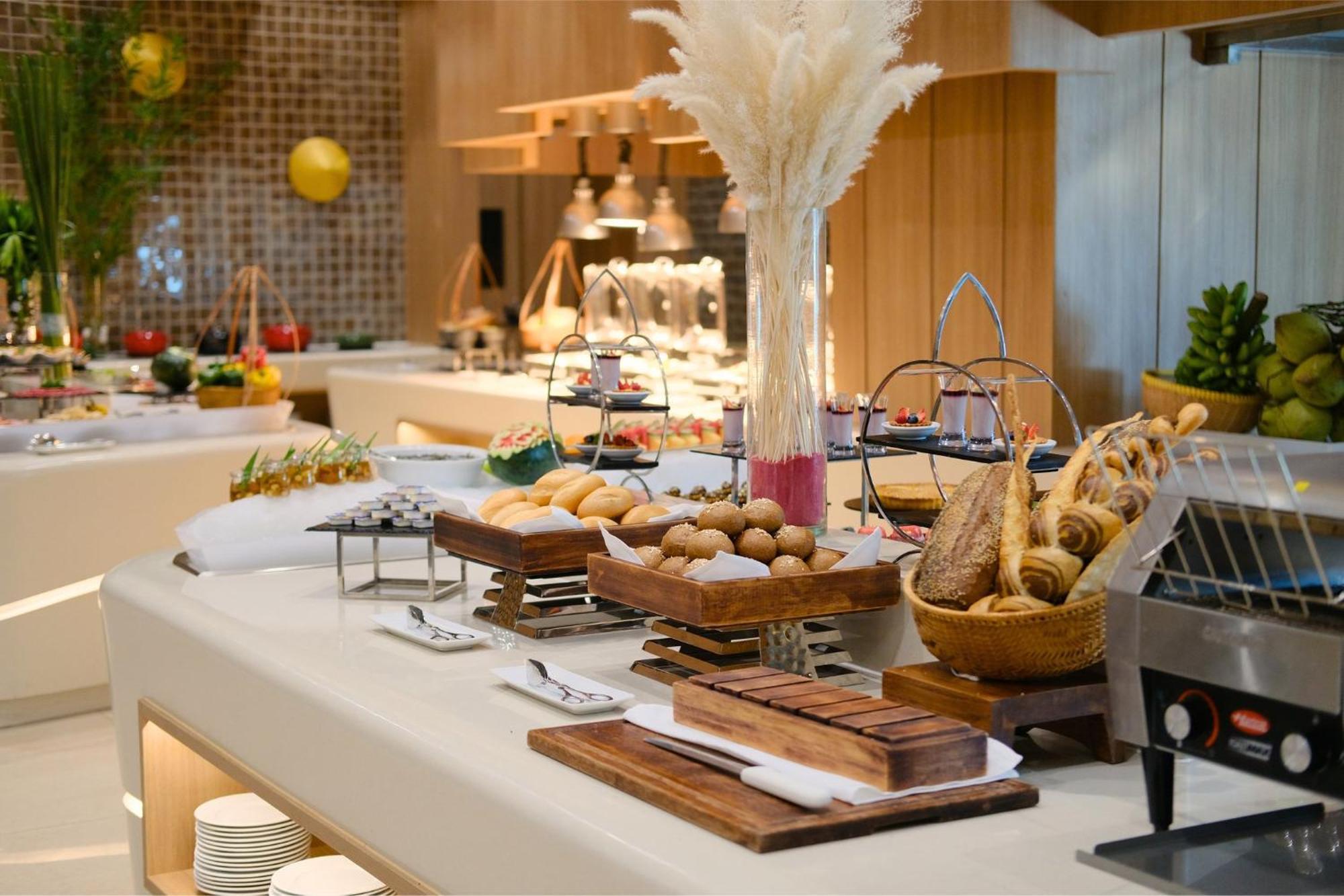 Holiday Inn & Suites Saigon Airport By Ihg Ho Chi Minh-staden Exteriör bild