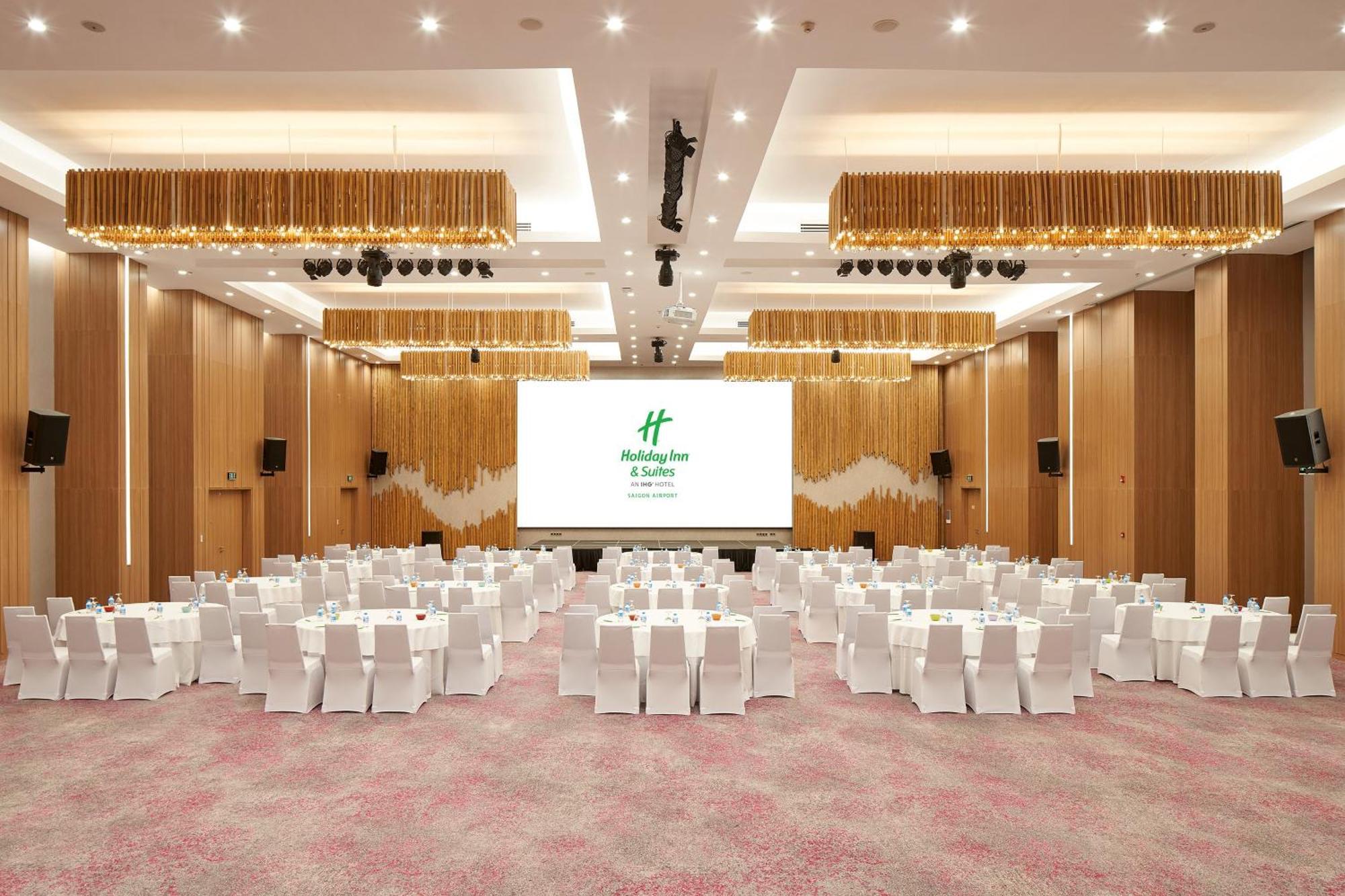 Holiday Inn & Suites Saigon Airport By Ihg Ho Chi Minh-staden Exteriör bild