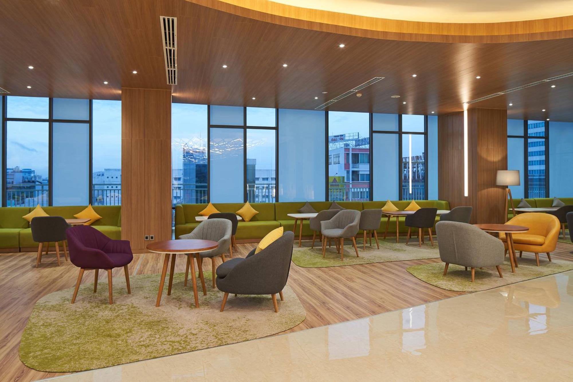 Holiday Inn & Suites Saigon Airport By Ihg Ho Chi Minh-staden Exteriör bild